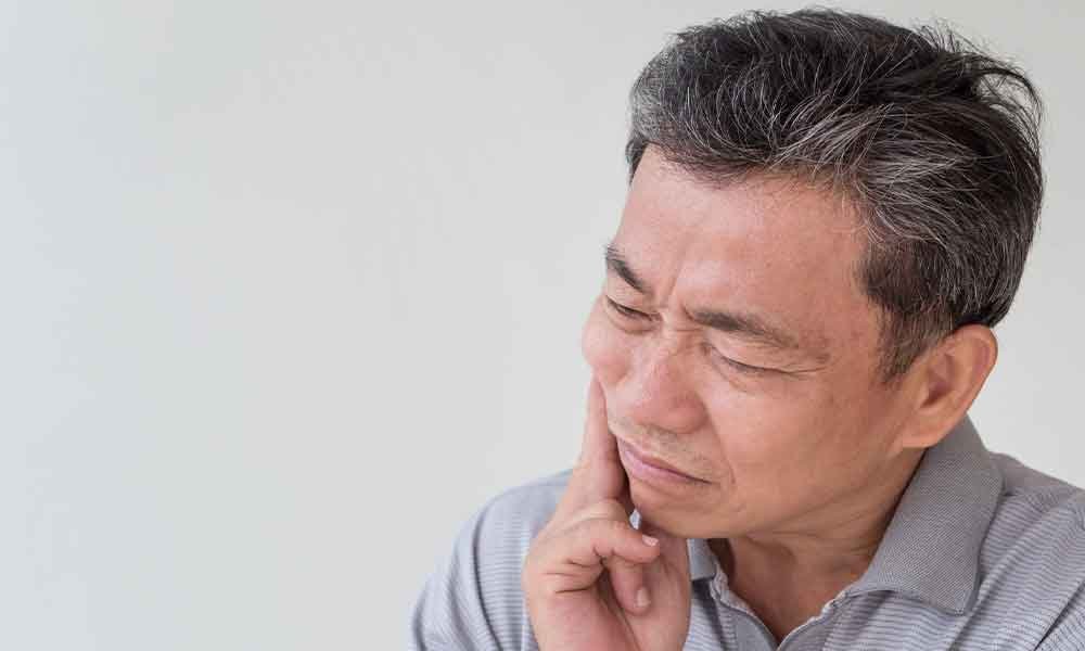 asian man dental pain